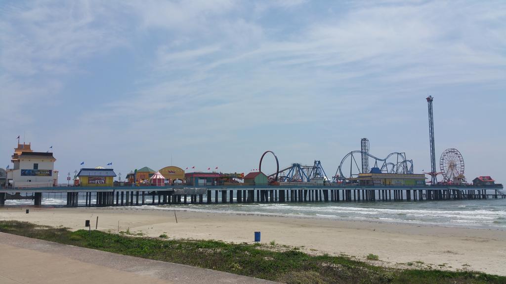 Private Beach -- Away From The Crowds - Ocean Views -Short Drive To Moody Gardens, Schlitter Bahn, Pleasure Pier Galveston Kültér fotó